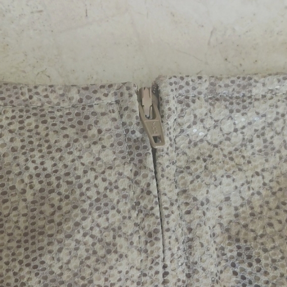 Vintage women's Leather skirt, U.S. size 2 Danier/Canada/-reptile Print - Picture 9 of 12